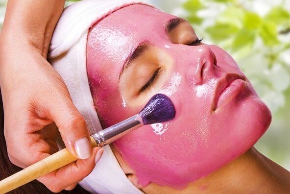 Плодово-ягодна маска за подмладяване на кожата на лицето